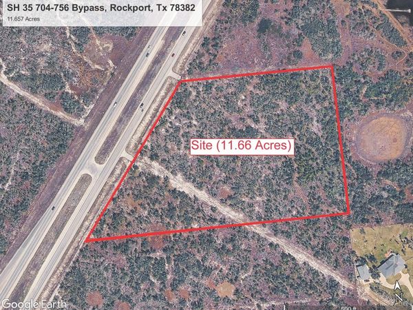 704 HIGHWAY 35 S, Rockport, TX 78382