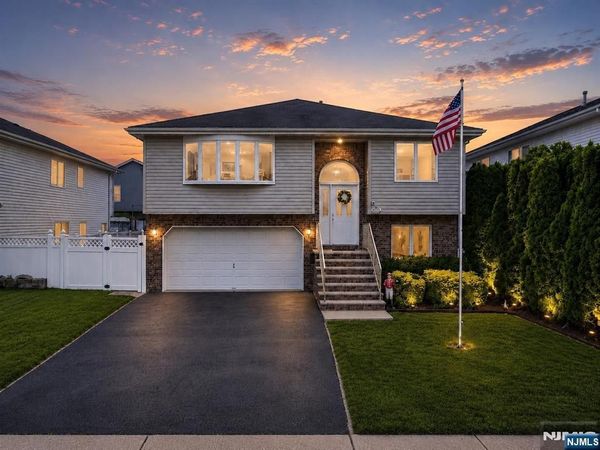 12 William Street, SADDLE BROOK, NJ 07663