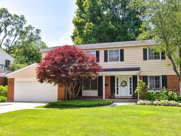 419 W Sheridan Place , Lake Bluff, IL 60044