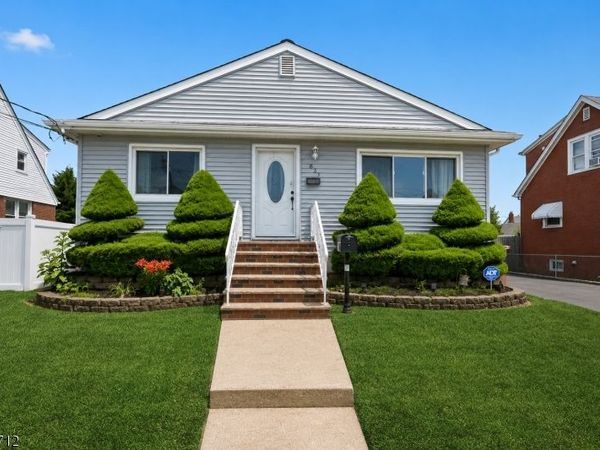 825 Mccandless Pl, Linden, NJ 07036