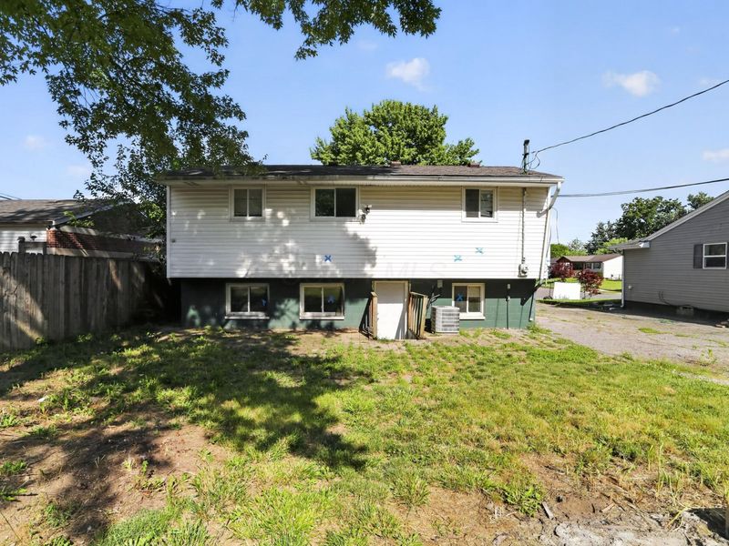 923 Wedgewood Drive , Columbus, OH 43228 Photo 2