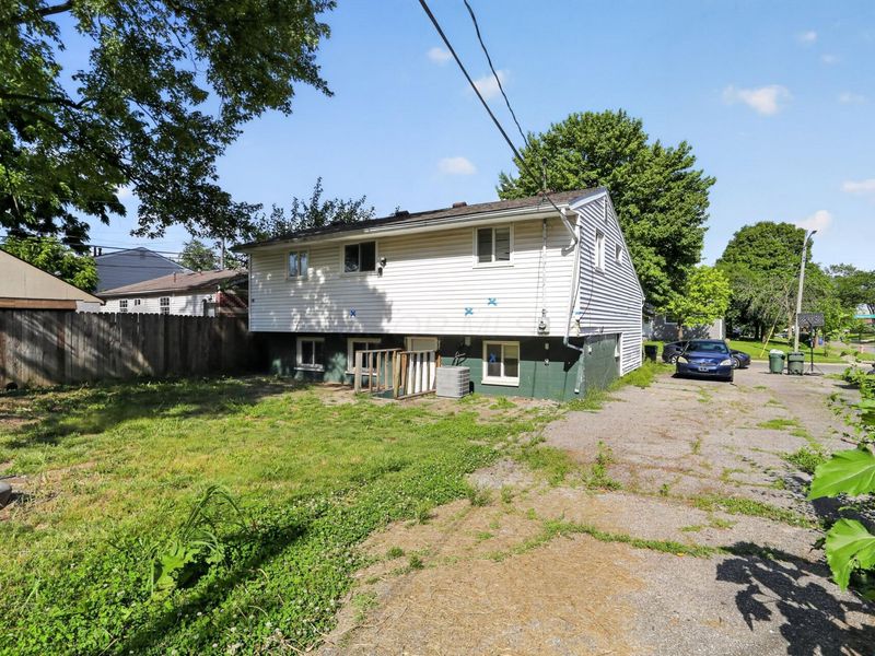 923 Wedgewood Drive , Columbus, OH 43228 Photo 3