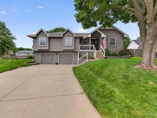 207 NE Bridge Place, Blue Springs, MO 64014
