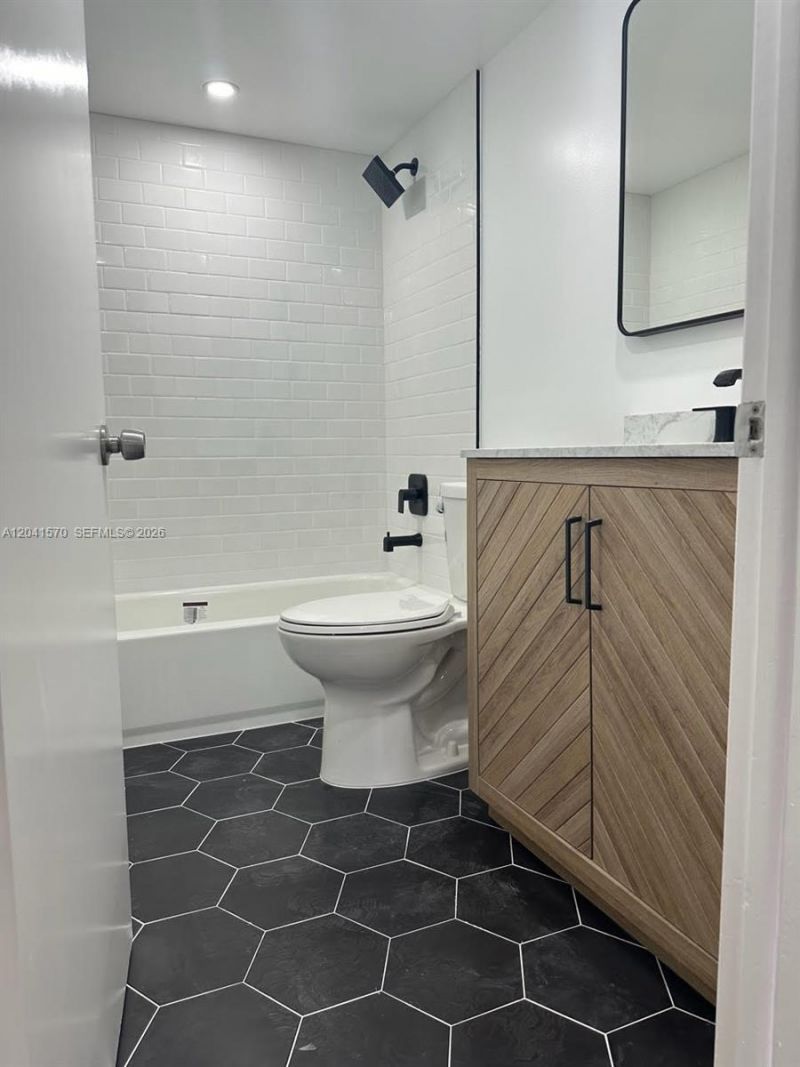 8100 Geneva Ct , Unit 142, Doral, FL 33166 Photo