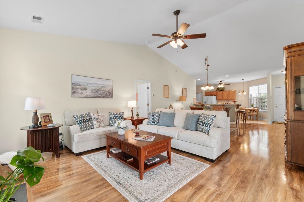 210 Vermillion Dr. Photo 10