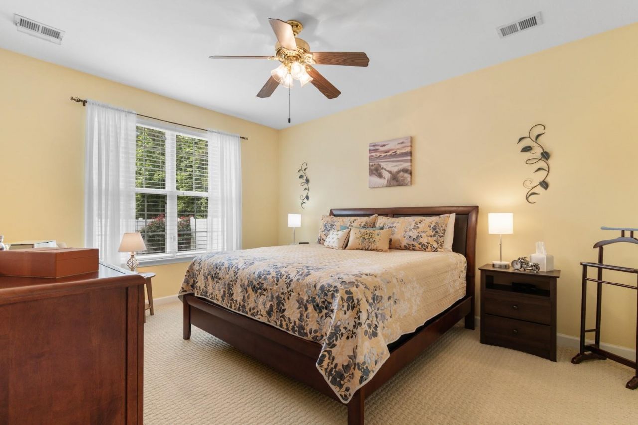 210 Vermillion Dr. Photo 15
