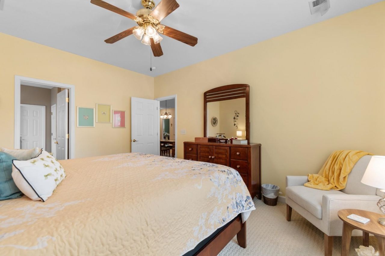 210 Vermillion Dr. Photo 16