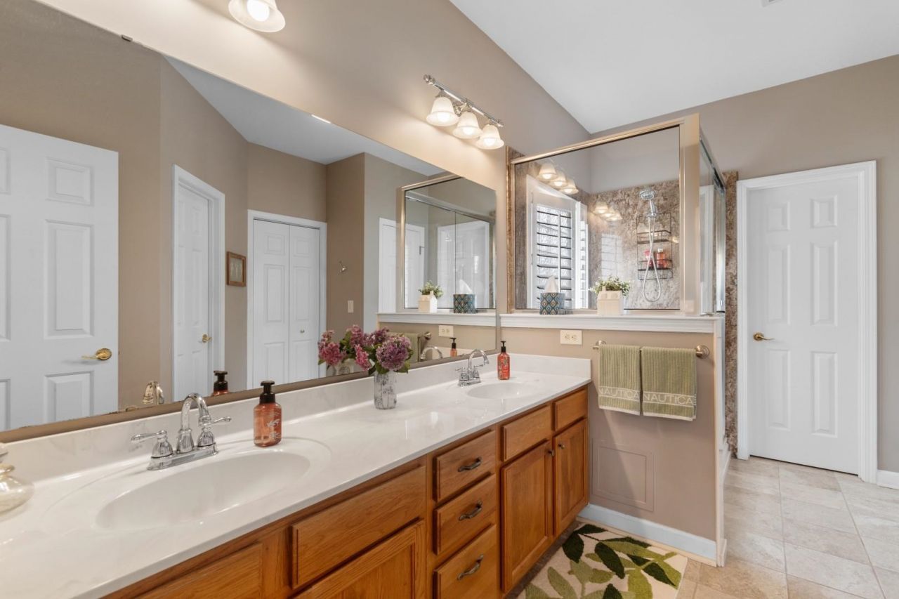 210 Vermillion Dr. Photo 17