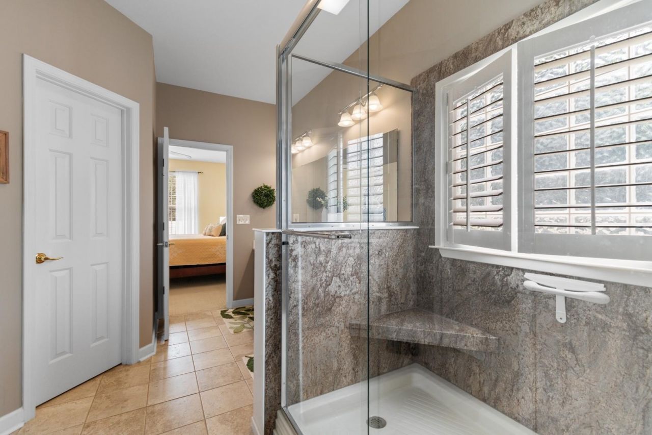 210 Vermillion Dr. Photo 18
