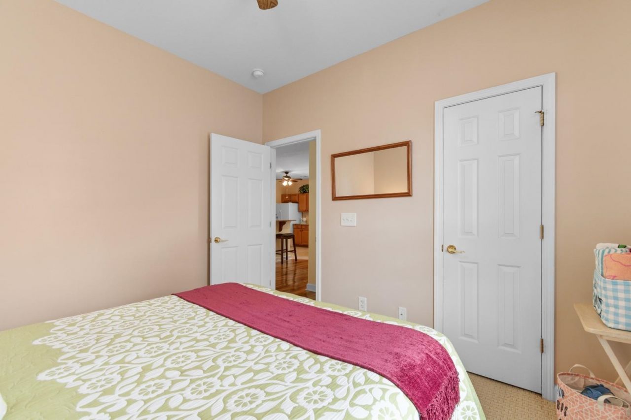 210 Vermillion Dr. Photo 24