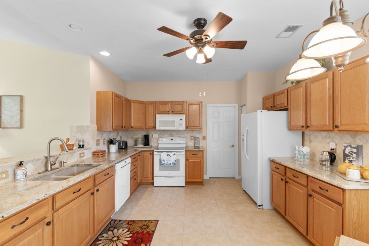 210 Vermillion Dr. Photo 5