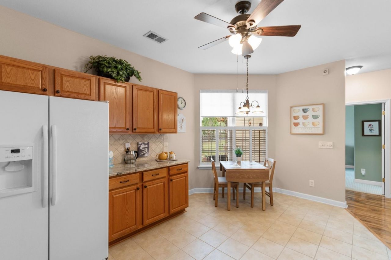 210 Vermillion Dr. Photo 8