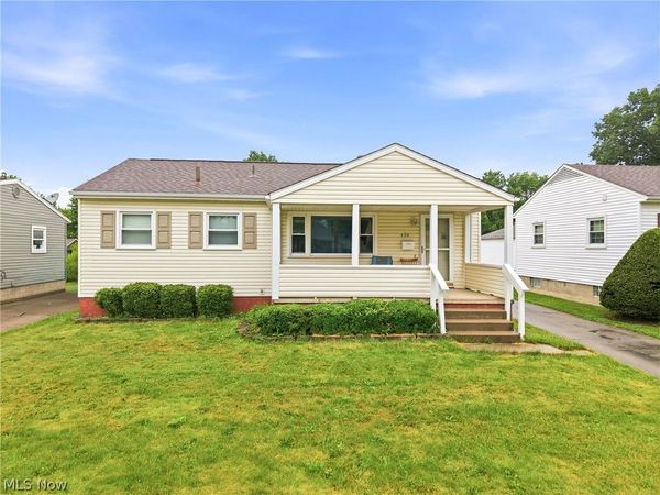 404 Elizabeth Street , Hubbard, OH 44425