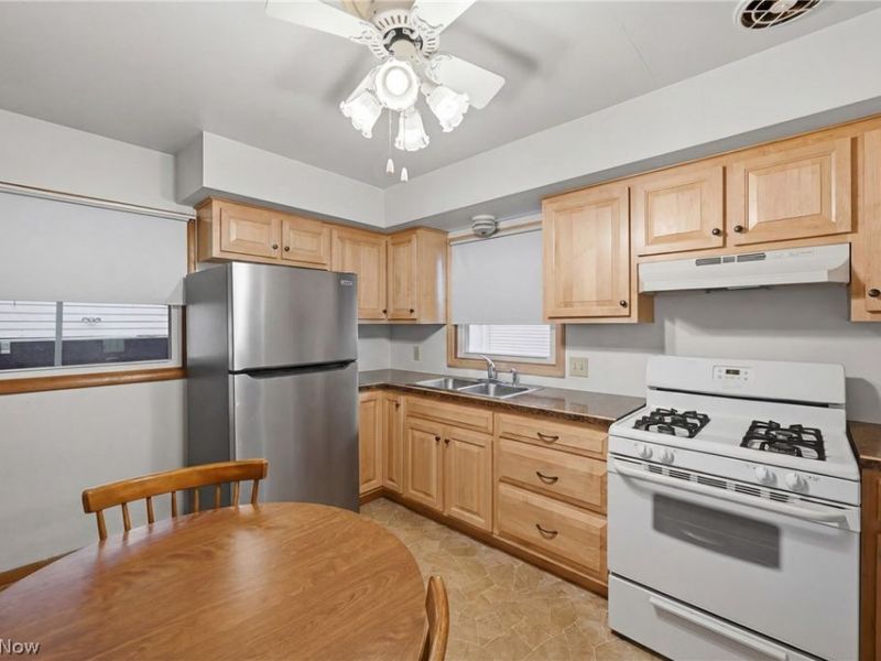 404 Elizabeth Street, Hubbard, OH 44425 Photo 10