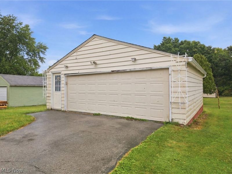 404 Elizabeth Street, Hubbard, OH 44425 Photo 4