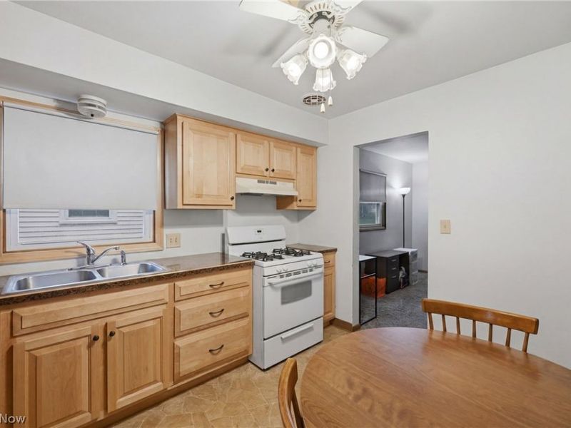 404 Elizabeth Street, Hubbard, OH 44425 Photo 8