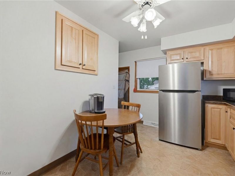 404 Elizabeth Street, Hubbard, OH 44425 Photo 9