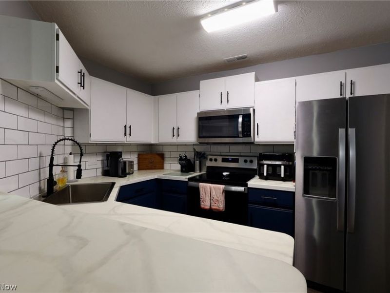 3389 Ivy Hill Circle, Unit D, Cortland, OH 44410 Photo 6