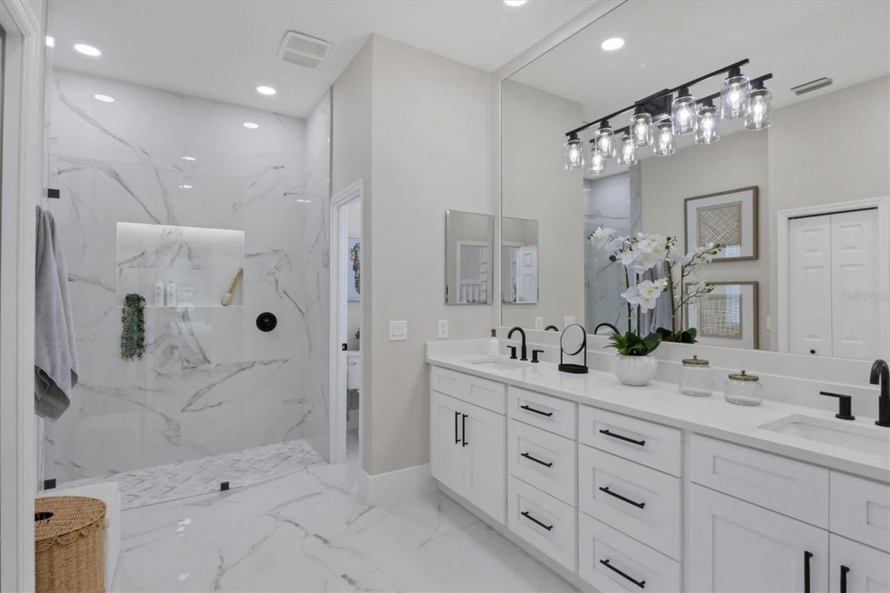 10114 Glenmore Avenue , Bradenton, FL 34202 Photo