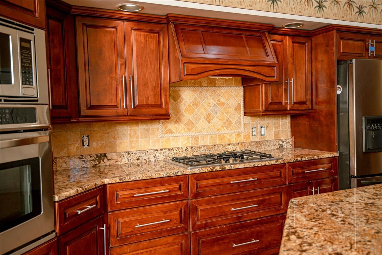 8390 Meadow Brook Drive E, Seminole, FL 33777 Photo