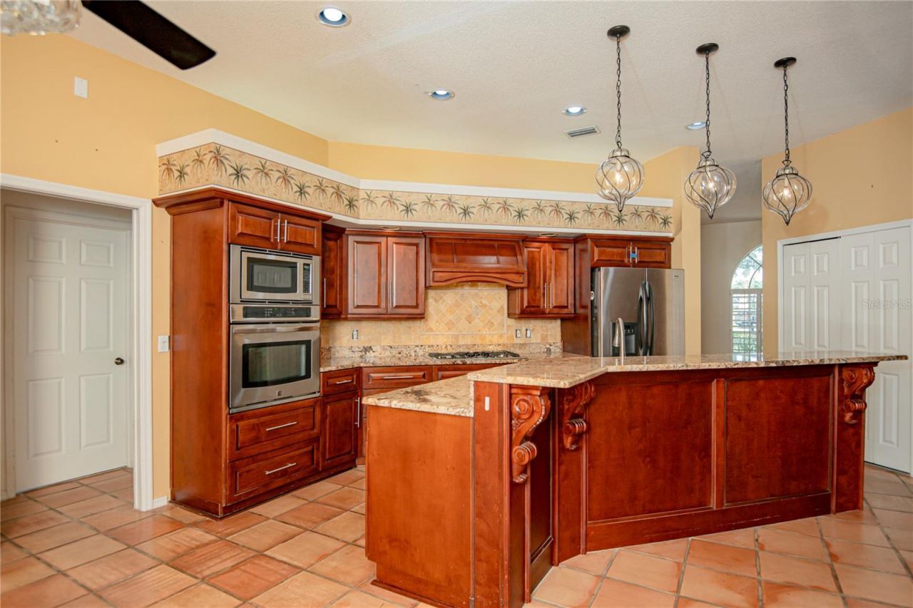 8390 Meadow Brook Drive E, Seminole, FL 33777 Photo