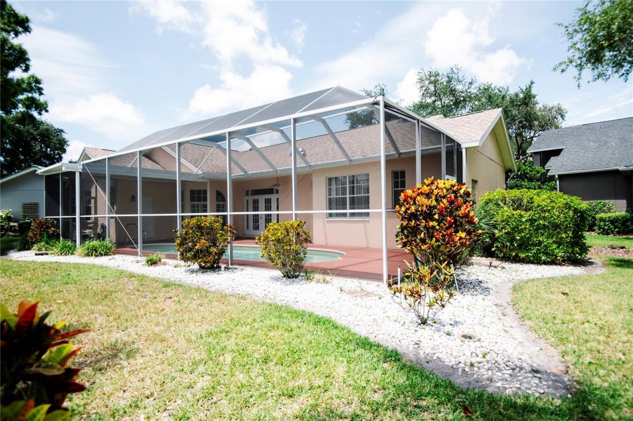 8390 Meadow Brook Drive E, Seminole, FL 33777 Photo