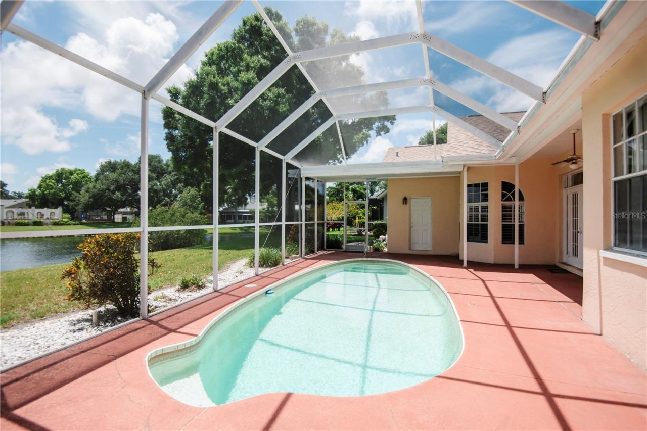 8390 Meadow Brook Drive E, Seminole, FL 33777 Photo