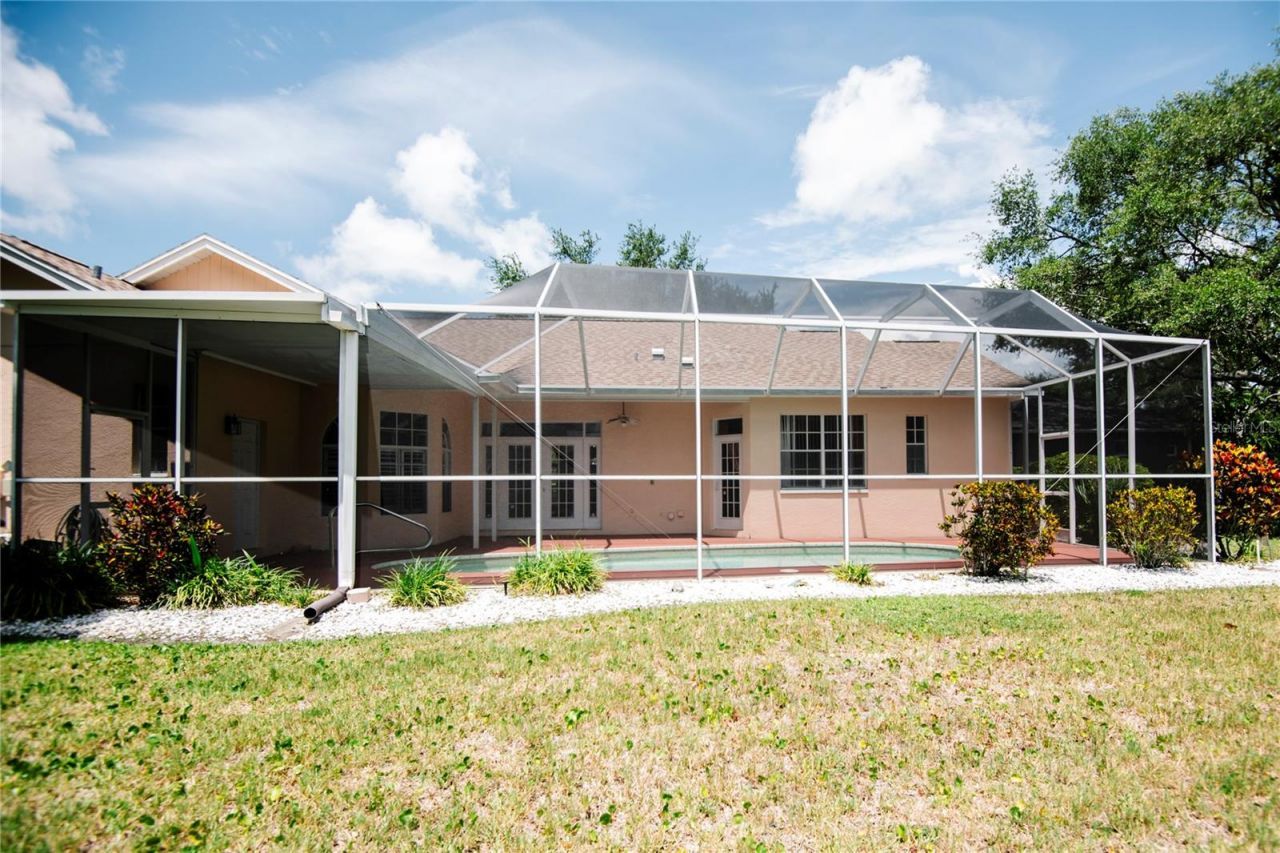 8390 Meadow Brook Drive E, Seminole, FL 33777 Photo