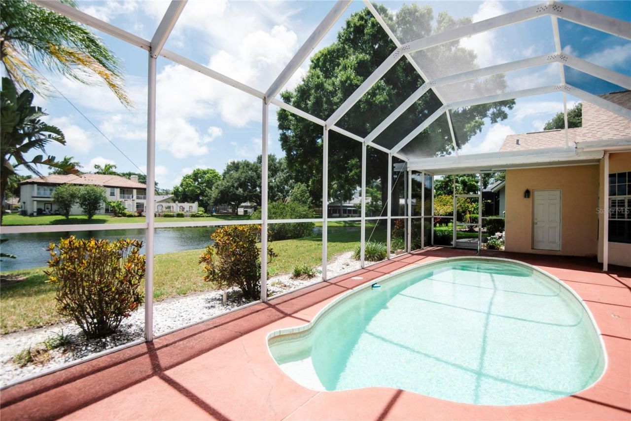 8390 Meadow Brook Drive E, Seminole, FL 33777 Photo