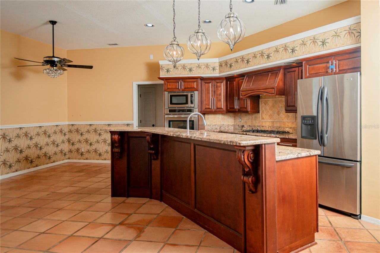 8390 Meadow Brook Drive E, Seminole, FL 33777 Photo
