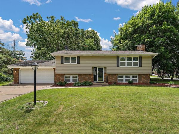 9311 47th Avenue N, New Hope, MN 55428