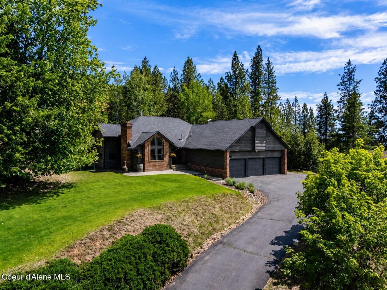 2016 E Packsaddle Dr  primary photo