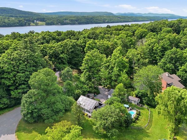2 Maple Lane, Hyde Park, NY 12538