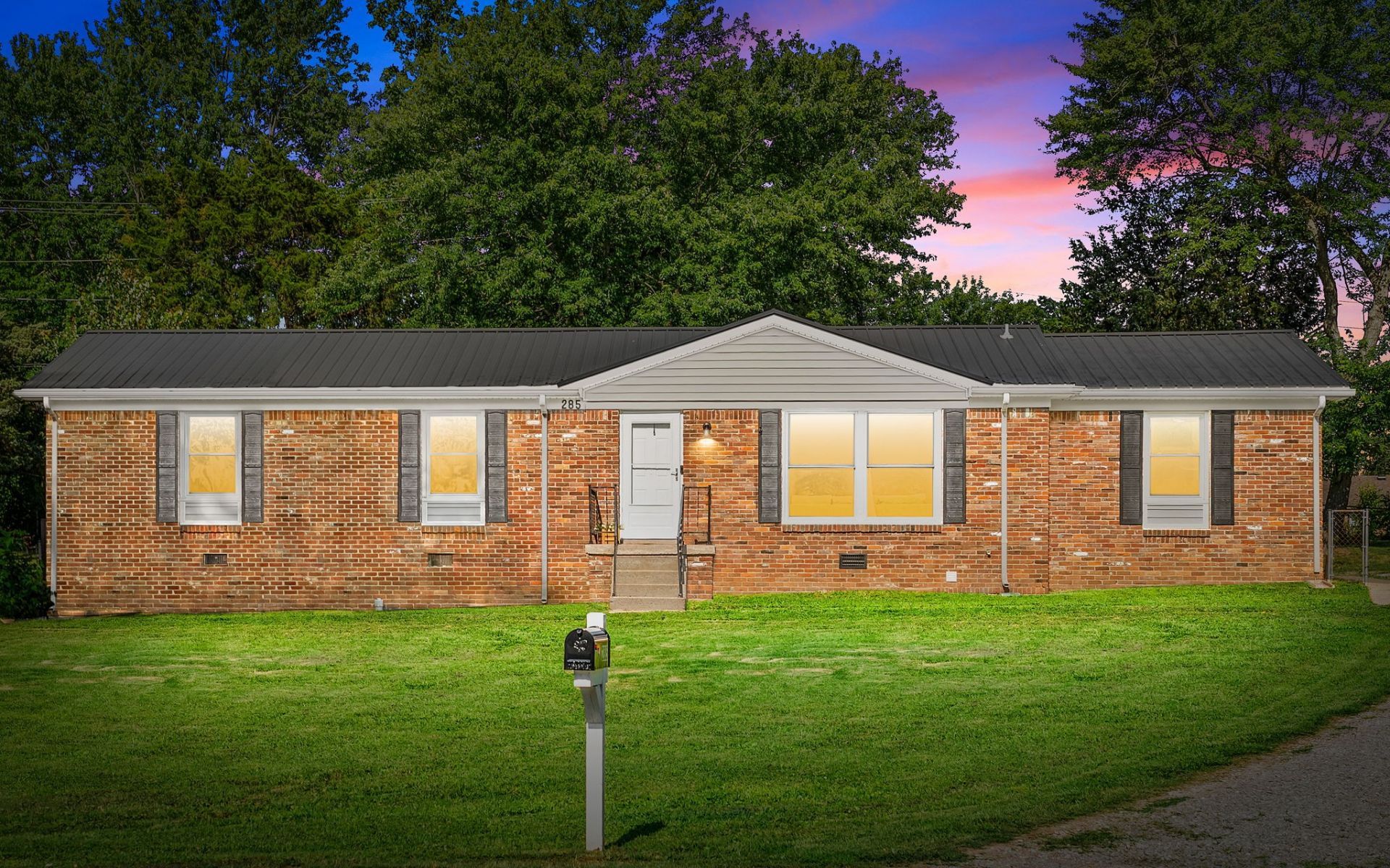 285 Melinda Dr, Clarksville, TN 37042 Main Photo