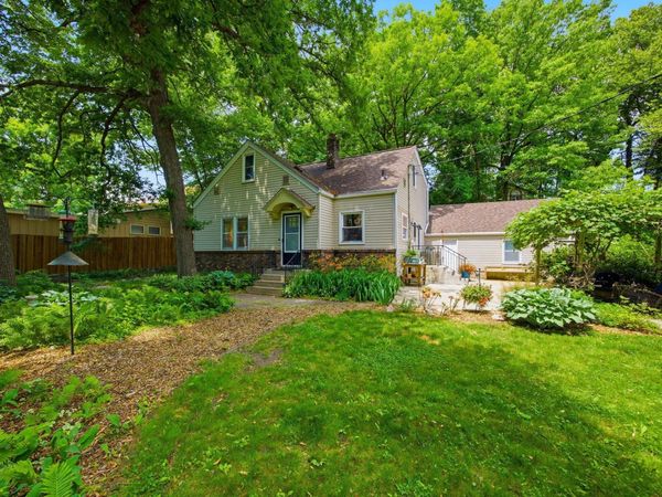 851 County Road C E, Maplewood, MN 55109