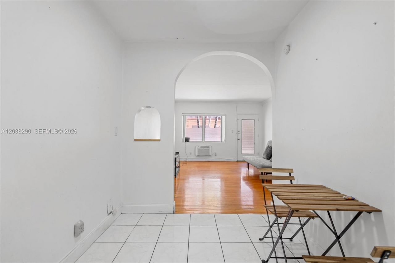 7840 Harding Ave , Unit 3, Miami Beach, FL 33141 Photo