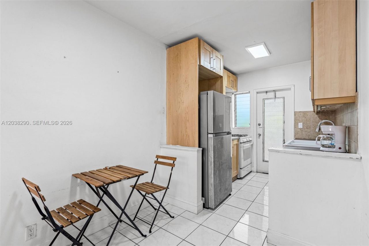 7840 Harding Ave , Unit 3, Miami Beach, FL 33141 Photo
