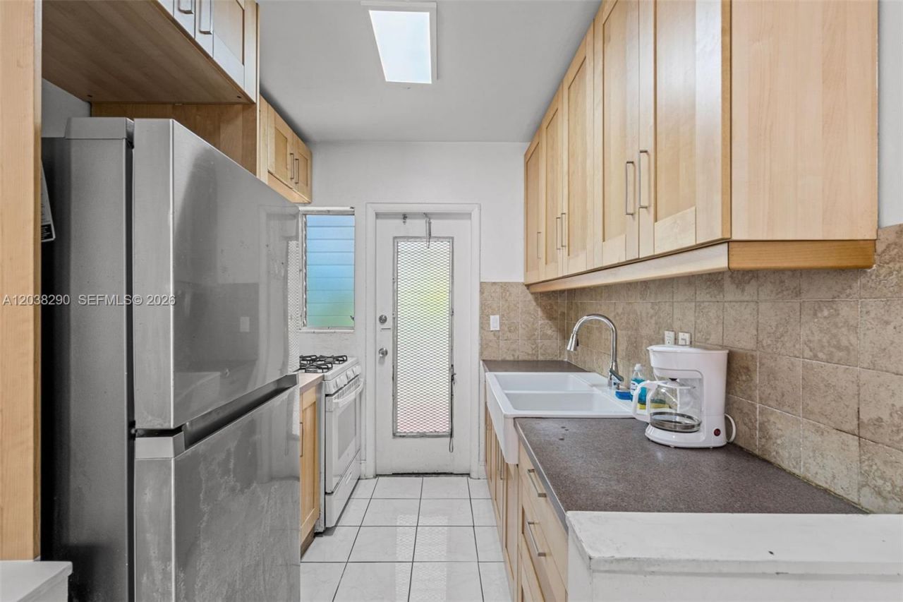 7840 Harding Ave , Unit 3, Miami Beach, FL 33141 Photo