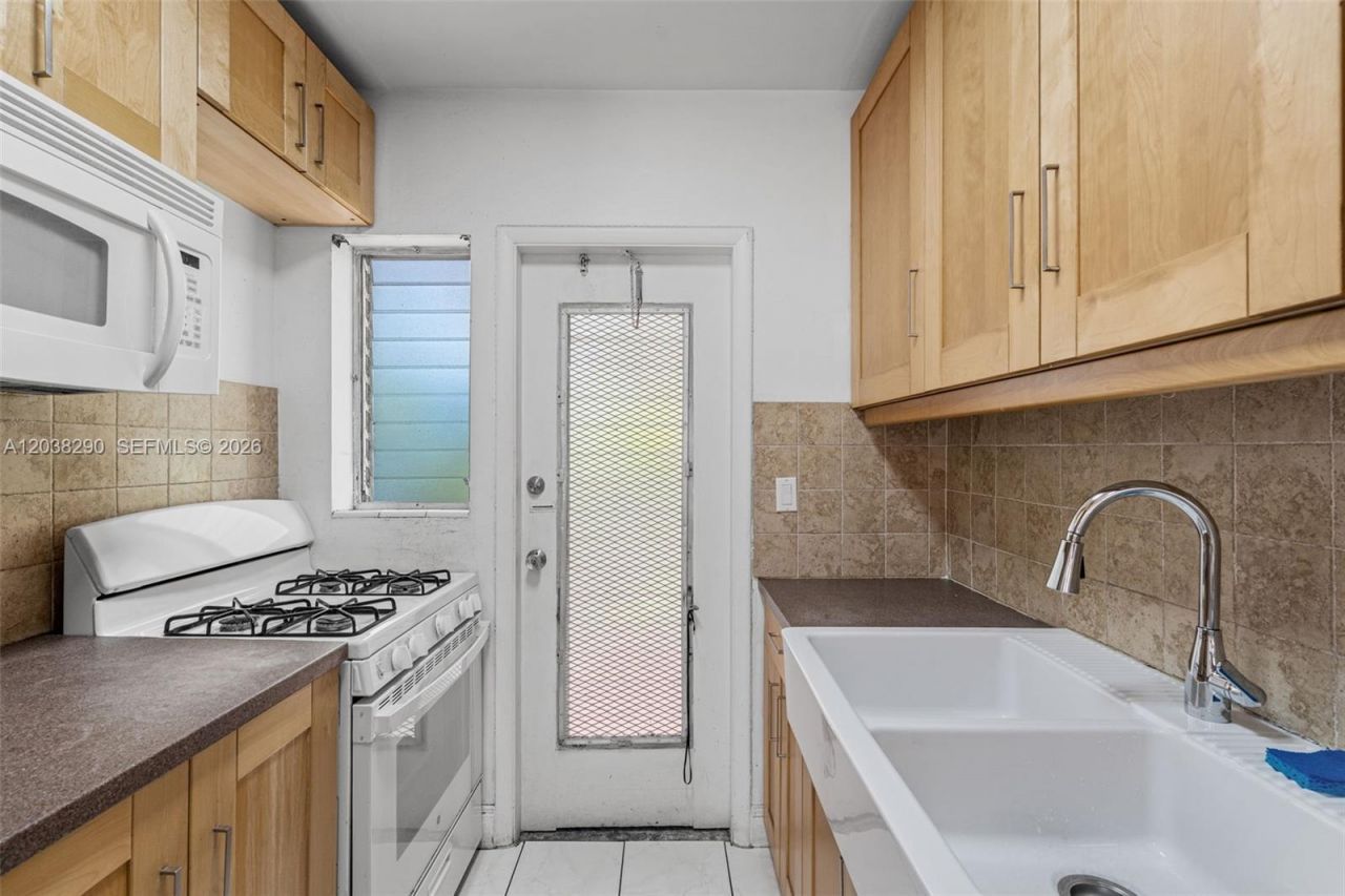 7840 Harding Ave , Unit 3, Miami Beach, FL 33141 Photo