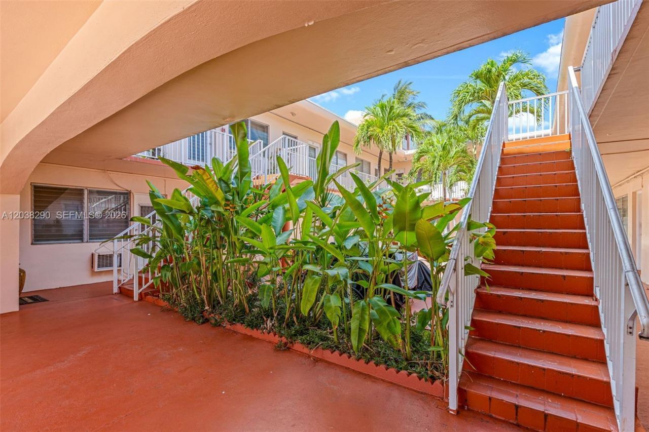 7840 Harding Ave , Unit 3, Miami Beach, FL 33141 Photo