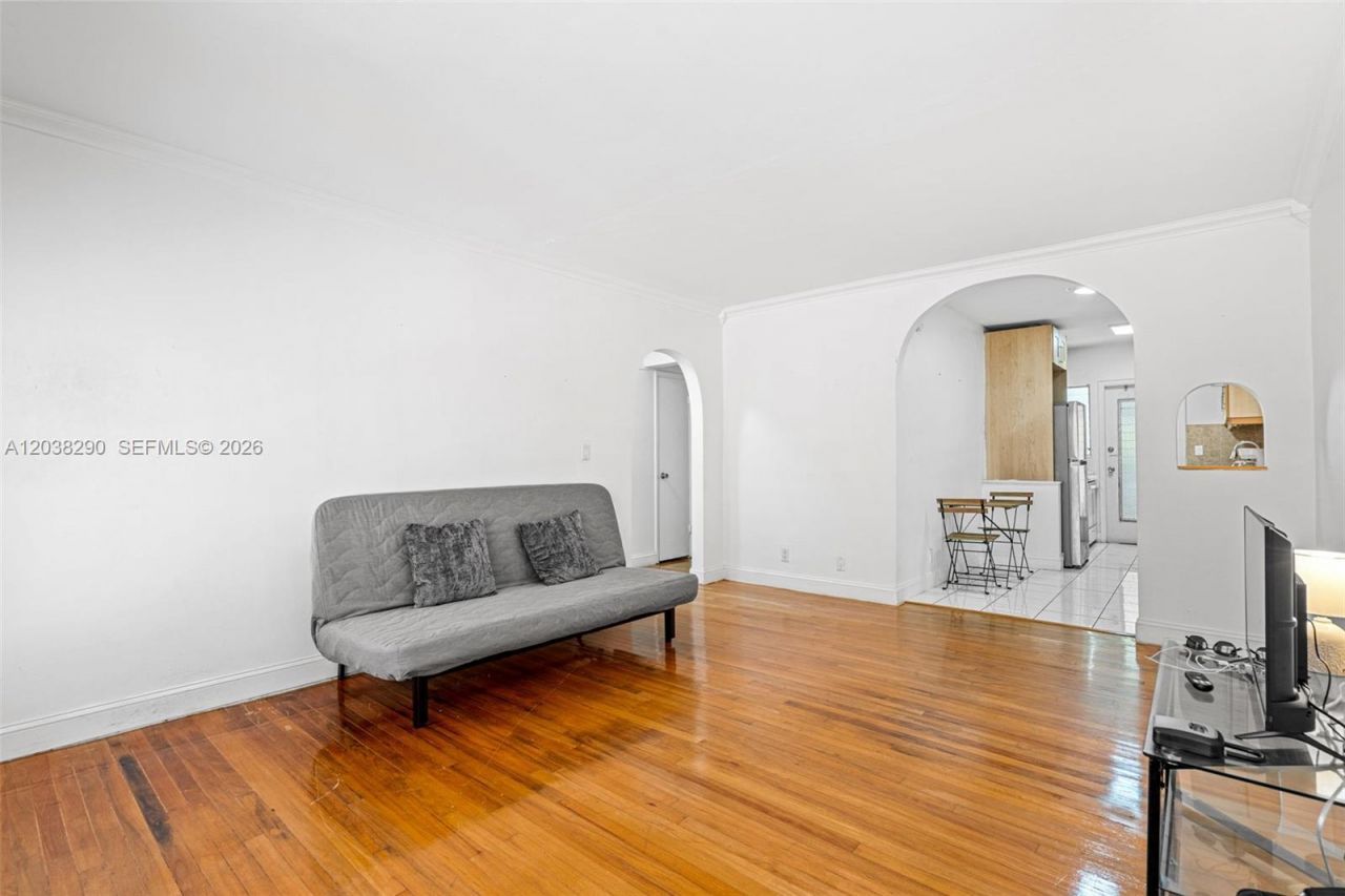 7840 Harding Ave , Unit 3, Miami Beach, FL 33141 Photo