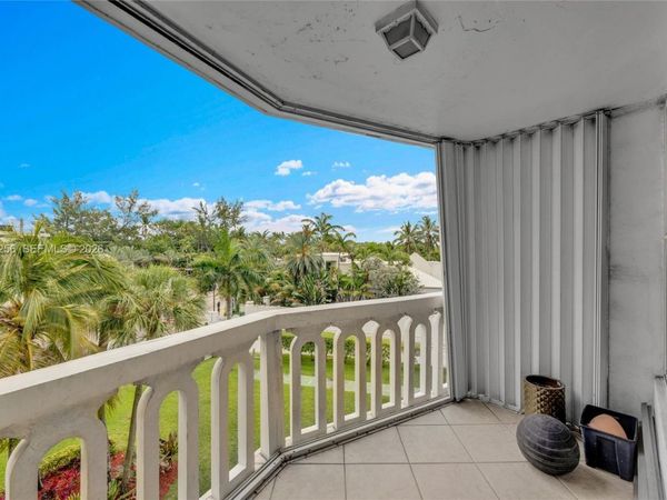 3199 S Ocean Dr , Unit 402, Hallandale Beach, FL 33009
