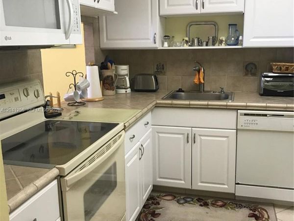 3199 S Ocean Dr , Unit 402, Hallandale Beach, FL 33009