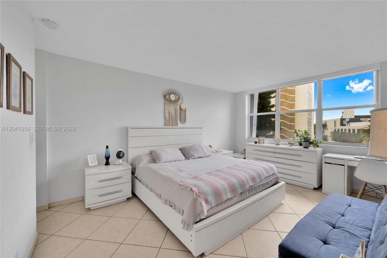 3199 S Ocean Dr, Unit 402, Hallandale Beach, FL 33009 Photo