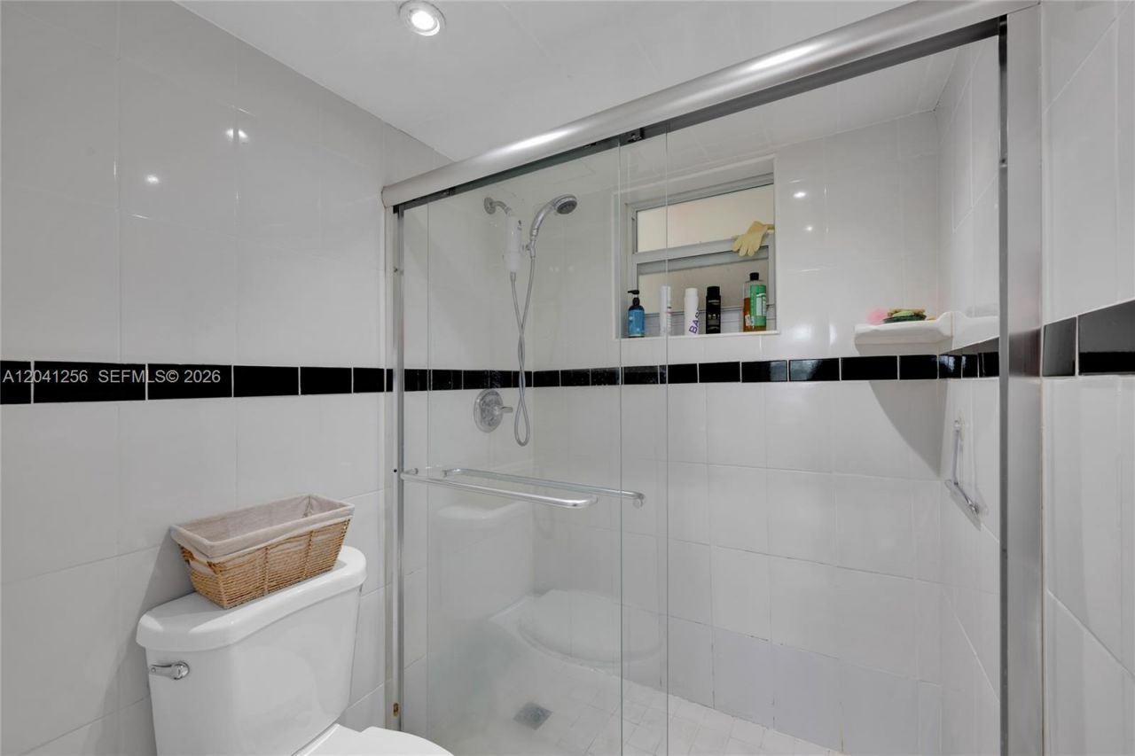 3199 S Ocean Dr, Unit 402, Hallandale Beach, FL 33009 Photo