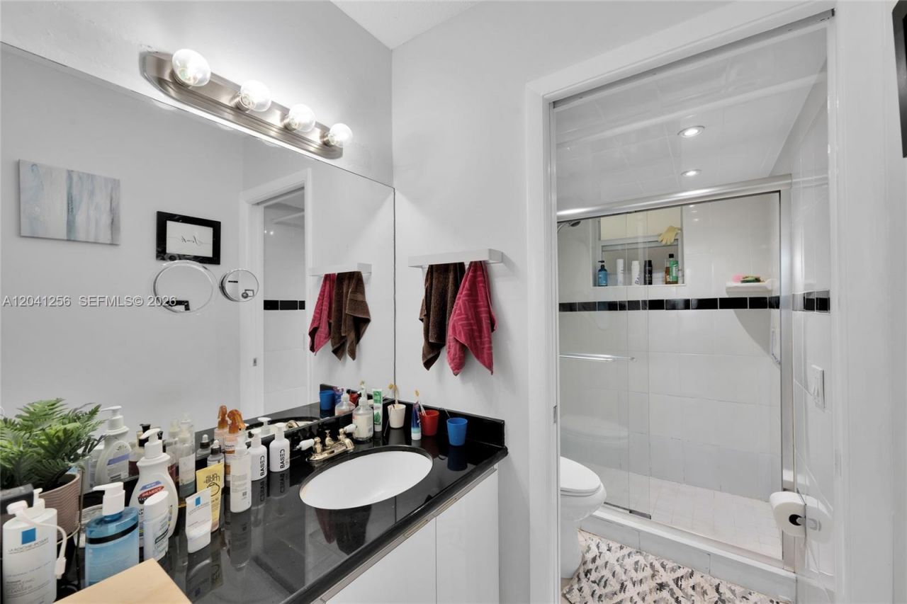 3199 S Ocean Dr, Unit 402, Hallandale Beach, FL 33009 Photo