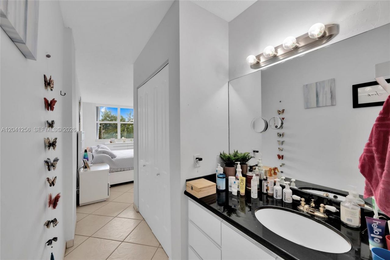 3199 S Ocean Dr, Unit 402, Hallandale Beach, FL 33009 Photo