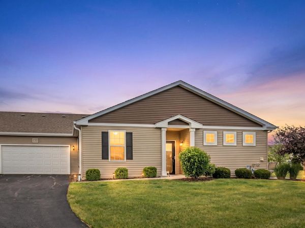1116 Crestview Lane , Pingree Grove, IL 60140