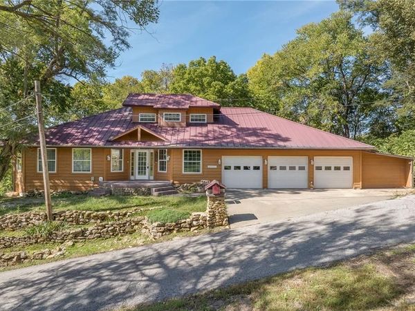 608 N 3rd Street, Wathena, KS 66090