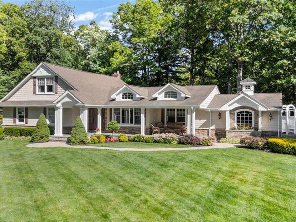 10 Serene Court , Dix Hills, NY 11746